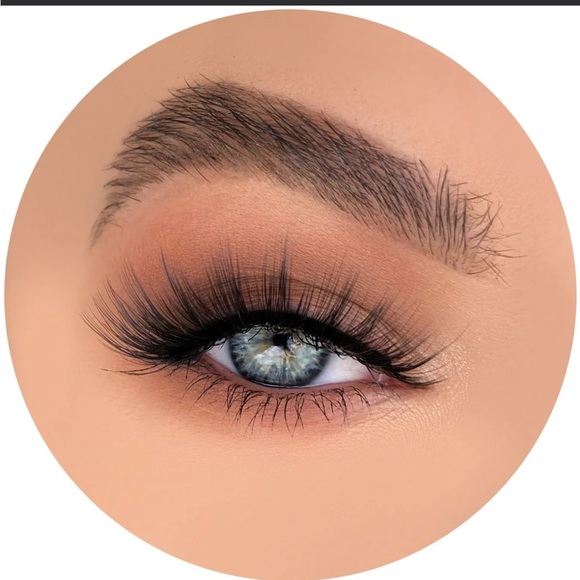 NEW Lavaa Lashes - Picture 1 of 3